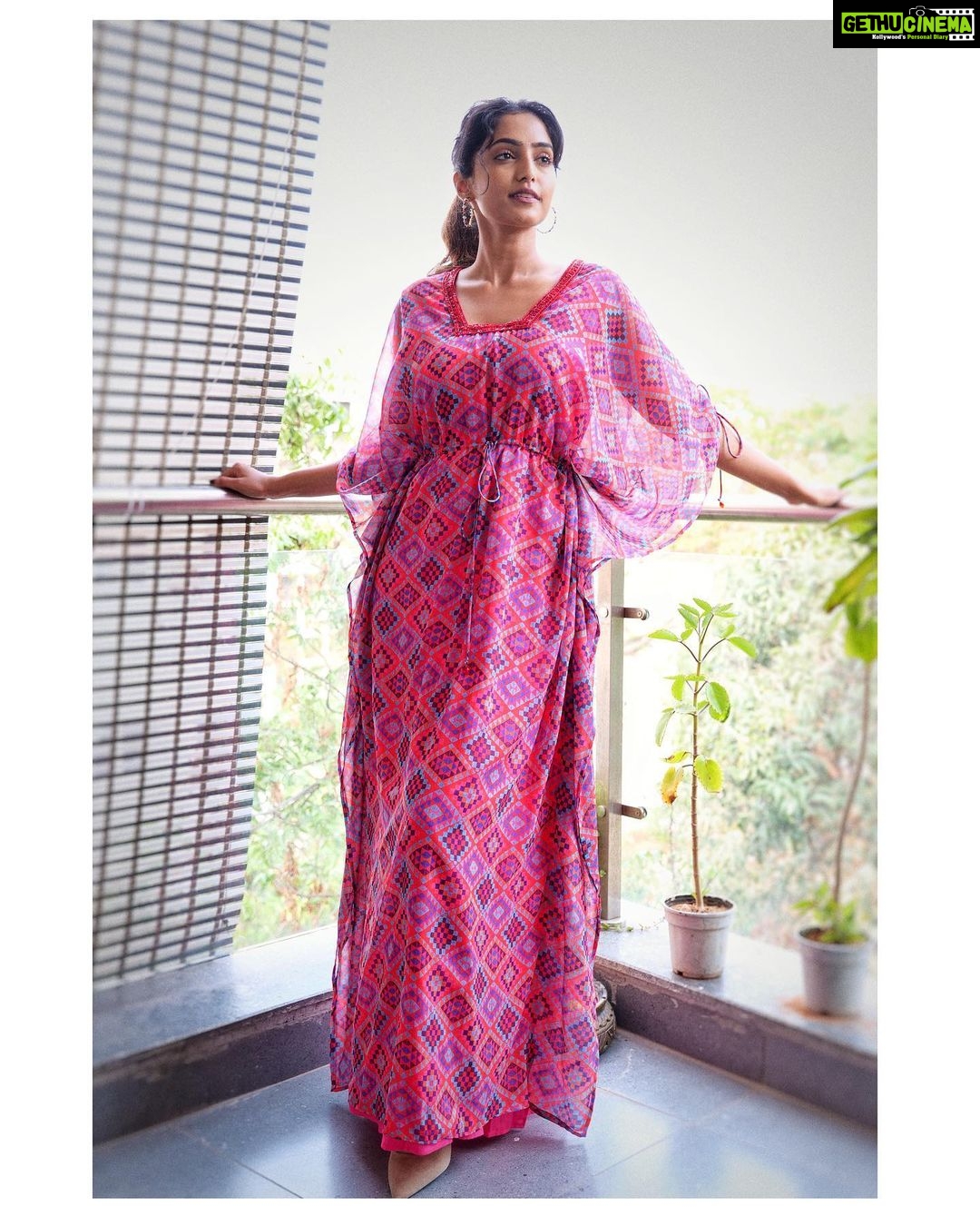 Reba Monica John Instagram - Guys!!! ProMotion madness begins for My debut Telugu movie Samajavaragamana - releasing on the 18th May ( SAVE THE DATE ) ✨ and I’m so nervous yet excited. Here’s me in my happy spaceeee 💕 Wearing this Uber fun and vibrant Kaftan by @zeelsshahofficial 💥 P.C @chandra_perumalla Hair @prakash_kasara #samajavaragamana #telugudebut #summerfilm #May18 #SaveTheDate #moviepromotions Hyderabad
