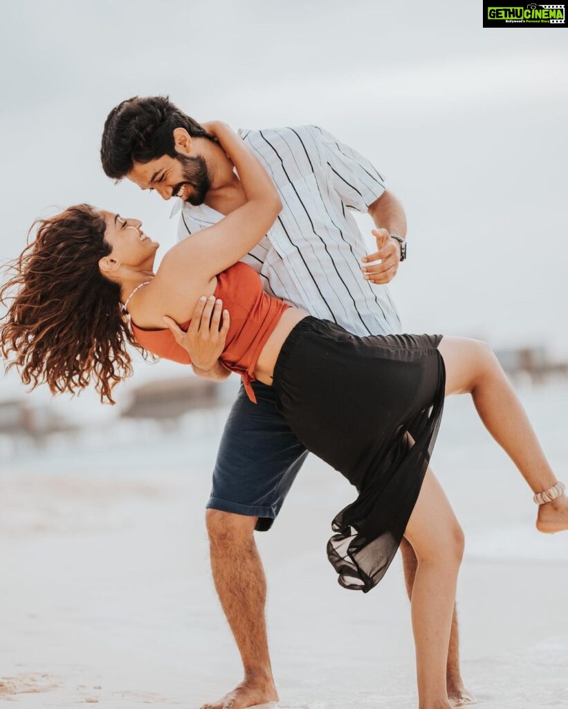 Reba Monica John Instagram - The idea of having the same valentine every year for the rest of your lifeeeee? If it’s this much fun, then I’m game ❤️ Happy Valentine’s Day, lovelies. May you all find the love that you seek ✨ @joemonjoseph #happyvalentinesday #forevervalentine #alwaysafuntimetogether