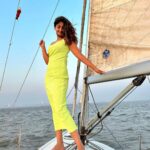 Reba Monica John Instagram - Went sailing for the first time and that too in Aamchi Mumbai, can you imagine ! what a joyous experience✨🤩 P.c @mehalkejriwal5 💥 #sailing #mumbaidiaries #seaandsky #serenity #withthebestgirls