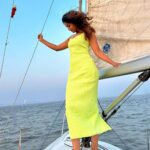 Reba Monica John Instagram - Went sailing for the first time and that too in Aamchi Mumbai, can you imagine ! what a joyous experience✨🤩 P.c @mehalkejriwal5 💥 #sailing #mumbaidiaries #seaandsky #serenity #withthebestgirls