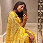 Reba Monica John Instagram - When you drape a saree yourself, you can’t help but feel proud. Won’t you agree? Achievement unlocked 🥹 ✨ #dostkishaadi #sangeetnight #readytorockandroll #whatafunnight