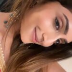 Reba Monica John Instagram - When you drape a saree yourself, you can’t help but feel proud. Won’t you agree? Achievement unlocked 🥹 ✨ #dostkishaadi #sangeetnight #readytorockandroll #whatafunnight