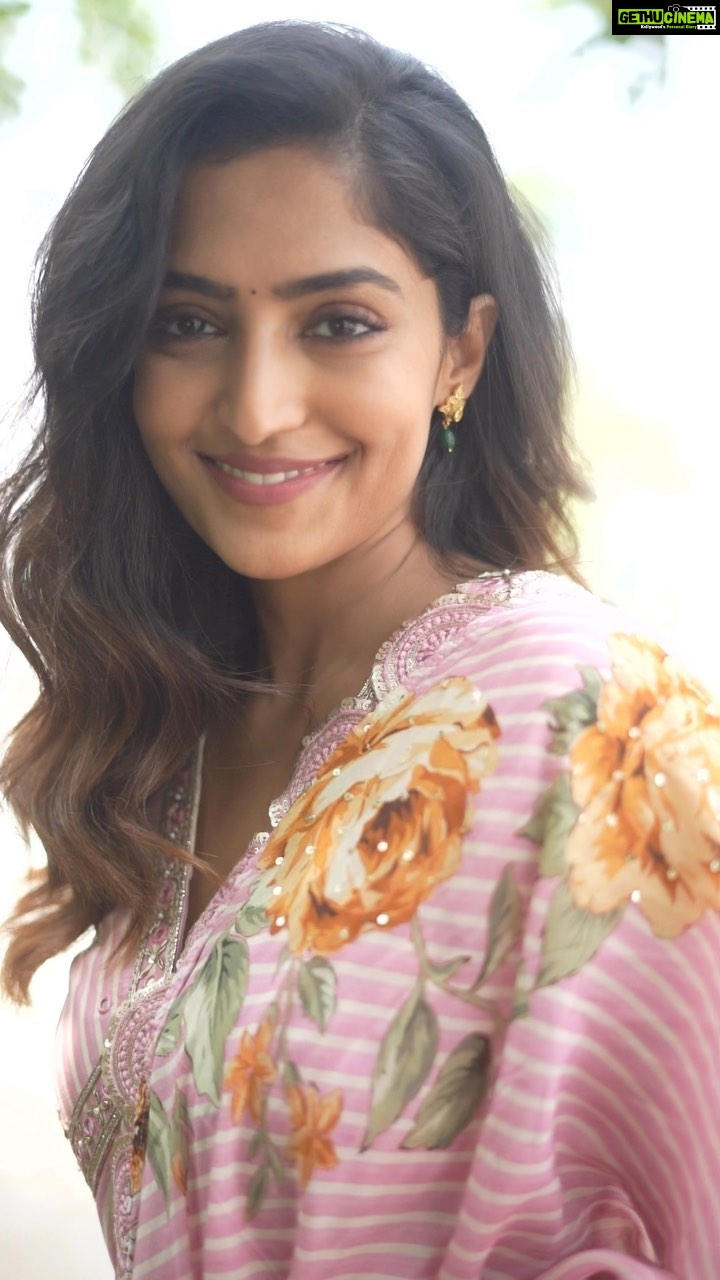 Reba Monica John Instagram - I have sooo much admiration and respect for anyone who can sing or play instruments. Music to me is like medicine to disease, it can instantly heal !✨ I’ve been listening to this talented girls @nicholeannphilip s beautiful rendition of one of my absolute favourite nostalgic tracks from the malayalam movie Notebook, on loop, and I HAD to use it 🌸🥲 Alsoooo I’ve been obsessing over this pretty pastel summer anarkali from @drzya_ridhisuri 💕 P.s Samajavaragamana releasing on May 18th ! Adding another very important info so mark your calendars ✨ Shot by @shutterbugs.clicks Hair @prakash_kasara #malayaligirl #malayalamsongs #malayalamactress #reelitfeelit #nostalgic #summervibes #bloombloom #musiclover
