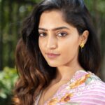 Reba Monica John Instagram - Bloom where you are planted 🌸✨ Wearing @drzya_ridhisuri summery prettiness for SAMAJAVARAGAMANA promotions! Releasing 18th May ✨ Hair @prakash_kasara P.C @shutterbugs.clicks #hyderabad #actorslife #newmovie #indianwear #feelingpretty #summercolors #samajavaragamana #dontmissit