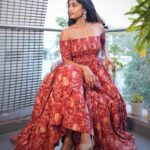 Reba Monica John Instagram - Hawa hawaiiii🌸 Indo western for the win ✨ for Samajavaragamana promotions, againnnn save the date! 18th May it is ❤️ Hair @prakash_kasara Make up- Yours truly 📸 @relivevisuals 💥 #samajavaragamana #telugucinema #debutante #indowestern #incinemassoon