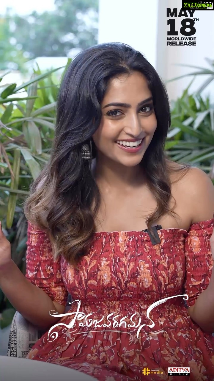 Reba Monica John Instagram - Whatt 🤷🏻♀️ This is Amayakam irikincham hero garu @sreevishnu29 🥺 Ayinaa okay! I’ll take up the promotions bhadyatha …💪🏻 Here’s my reel of #WhatToDo 🤟🏻 #Samajavaragamana @nareshvijayakrishna garu let’s join in this! #may18th #whattodo #reelitfeelit #samajavaragamana #letthereelfeverbegin