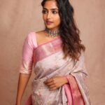 Reba Monica John Instagram - For the launch of @theantoraofficial wearing their creation ✨what a beautiful store and even more stunning pieces! Jewellery: @mangatrai36jubileehills Pic: @pranav.foto Styled by @officialanahita Hair: @prakash_kasara MakeUp: me, myself, I ✨ #traditionalwear #sareelove #banarasisaree #loveforindiantextiles #feelingpretty #hyderabaddiaries