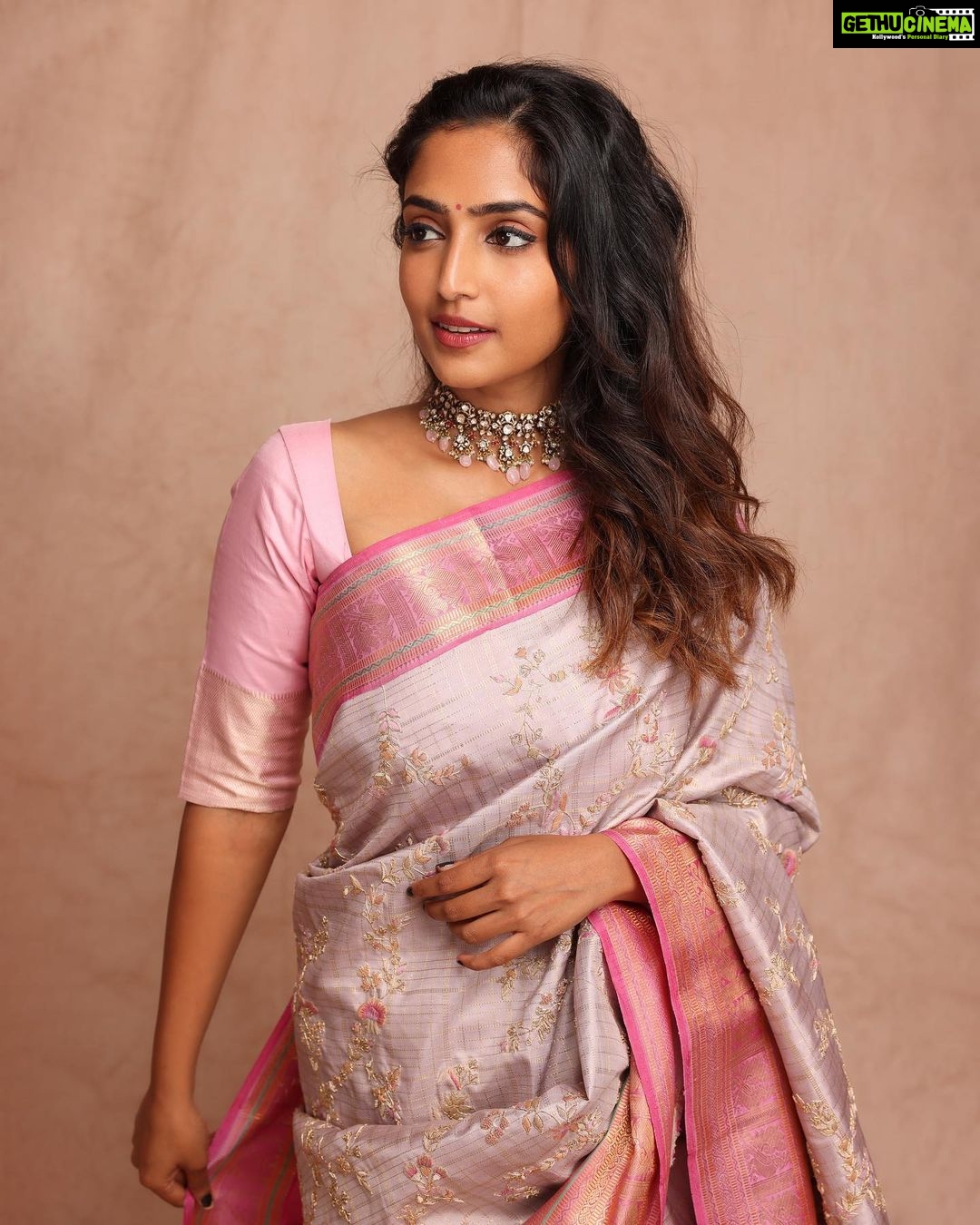 Reba Monica John Instagram - For the launch of @theantoraofficial wearing their creation ✨what a beautiful store and even more stunning pieces! Jewellery: @mangatrai36jubileehills Pic: @pranav.foto Styled by @officialanahita Hair: @prakash_kasara MakeUp: me, myself, I ✨ #traditionalwear #sareelove #banarasisaree #loveforindiantextiles #feelingpretty #hyderabaddiaries