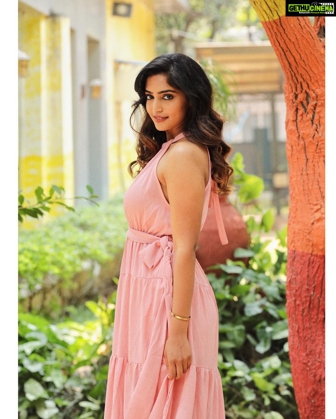 Reba Monica John Instagram - Pastel pink summer loveeee For Samajavaragamana πΈπ Hair @prakash_kasara MU : Me, myself and I. For classes, DM me π #samajavaragamana #summervibes #telugudebut #May18 #pastelaesthetic #telugucinema #moviepromotions #savethedate