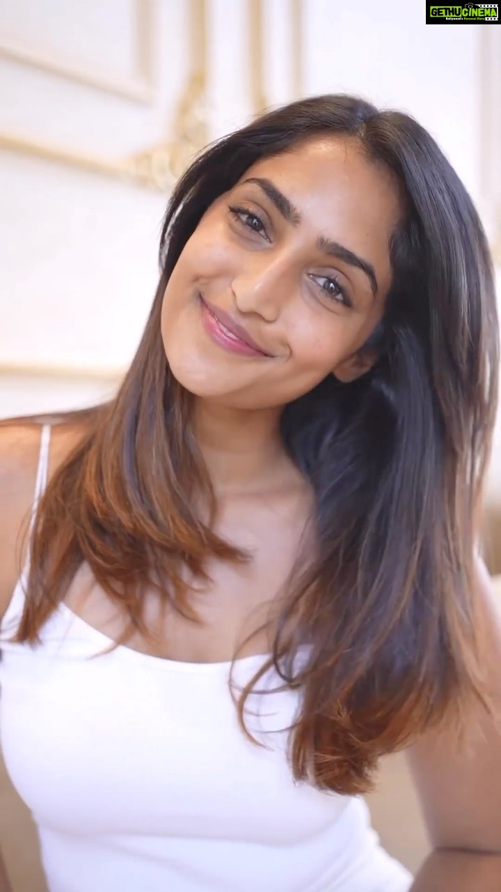 Reba Monica John Instagram - After being a fan of the Hyaluronic Acid range for so long I decided to try the new Hyaluronic Acid Eye Serum from L’Oréal Paris. Its dermatologically validated formulation contains Hyaluronic Acid, Caffeine and Niacinamide which gives you fresher and younger looking eyes in just 2 weeks. Use the full L’Oréal Paris Hyaluronic Acid range for hydrated, plump and smooth skin. Go try it for yourself. #DePuffwithHA @lorealparis @mynykaa #Collab #DePuffwithHA #PowerofHA