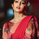 Reba Monica John Instagram - When you feel like a walking, talking beautiful rose ❤️ this saree did just that. Effortless silhouette and stunning Colors, I’m in love. Thank you @zeelsshahofficial for this gorgeous piece ✨ For #Samajavaragamana promotions. Hair @prakash_kasara #reelsinstagram #reelitfeelit #explorepage #rose #loveforsaree