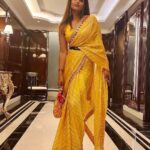 Reba Monica John Instagram - When you drape a saree yourself, you can’t help but feel proud. Won’t you agree? Achievement unlocked 🥹 ✨ #dostkishaadi #sangeetnight #readytorockandroll #whatafunnight
