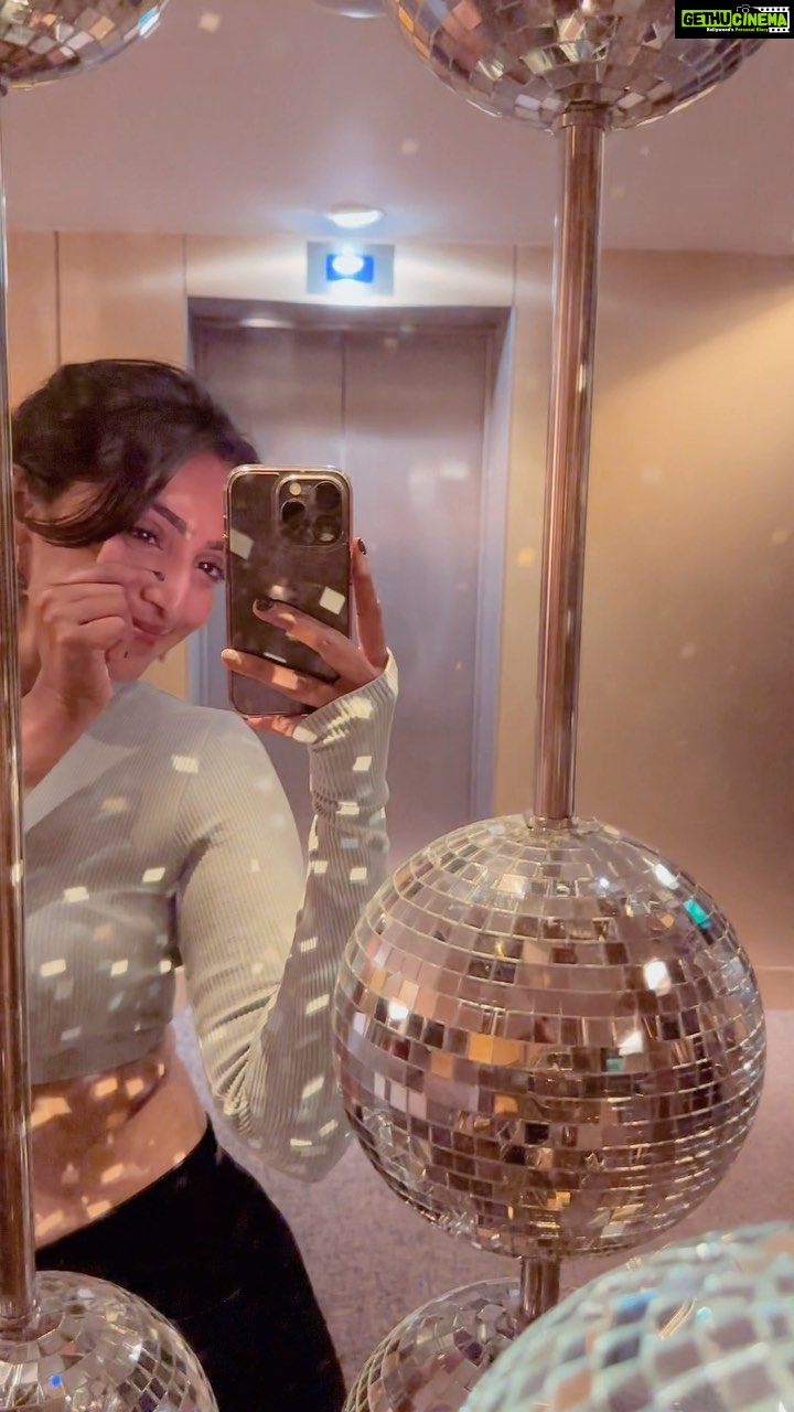 Reba Monica John Instagram - Sending you some magic and love ✨
