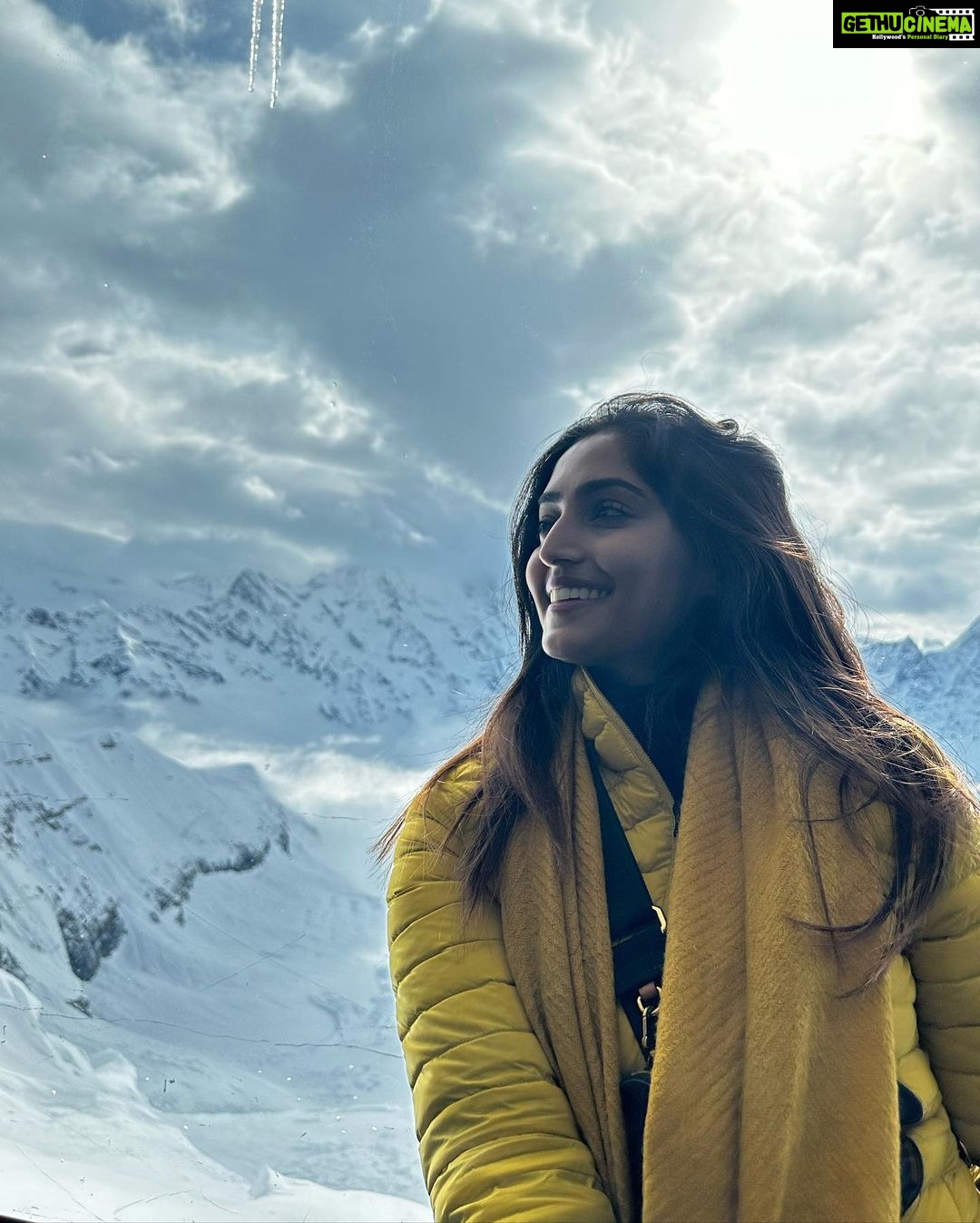 Reba Monica John Instagram - Had some special filmy moments in Switzerland 💕🥹 best time ever with the best tribe-Familia ✨ #europetravel #lifethroughthelens #swissmountains #breathtaking #wanderlust #jungfraujoch🇨🇠Jungfrau - Switzerland