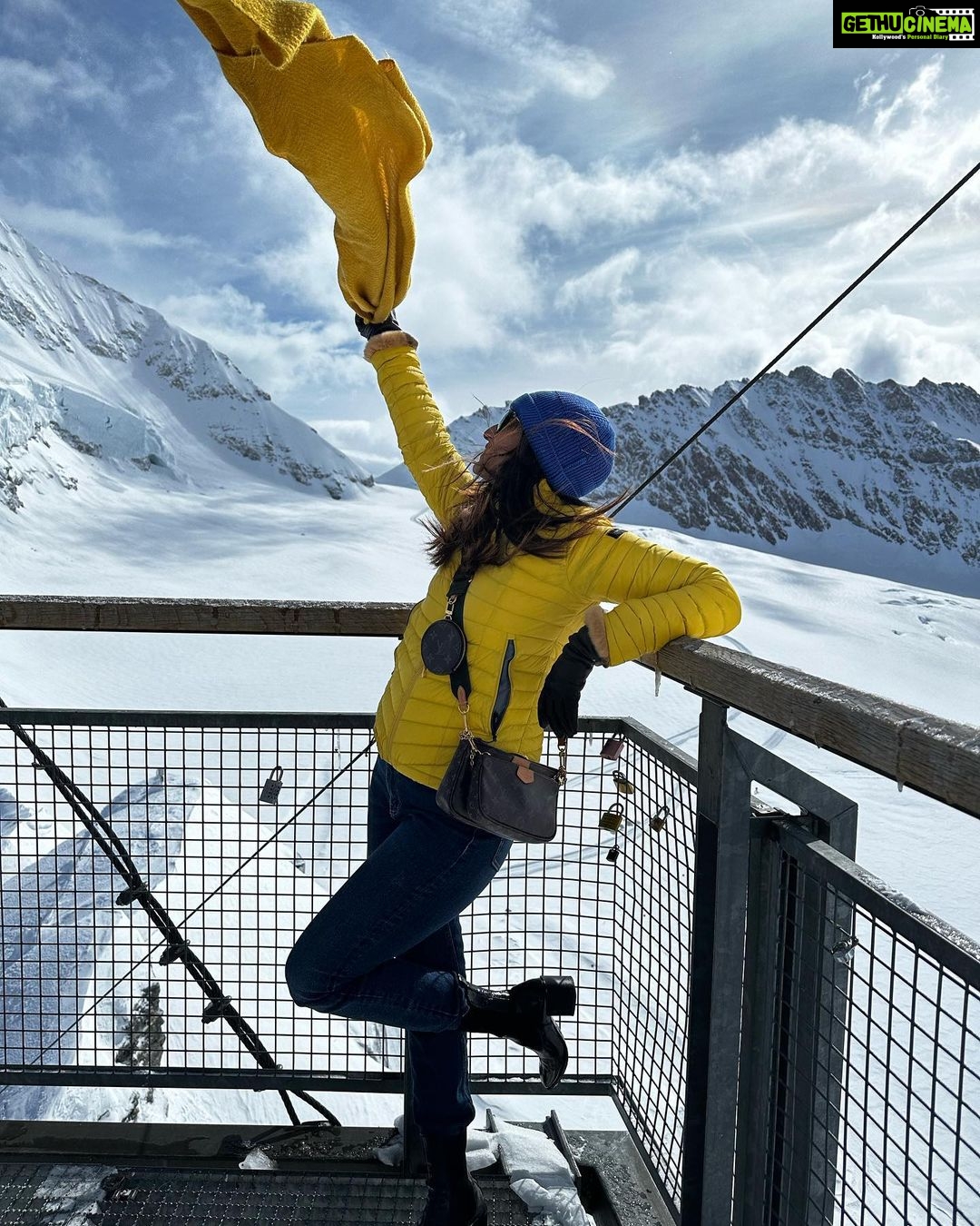 Reba Monica John Instagram - Had some special filmy moments in Switzerland 💕🥹 best time ever with the best tribe-Familia ✨ #europetravel #lifethroughthelens #swissmountains #breathtaking #wanderlust #jungfraujoch🇨🇠Jungfrau - Switzerland