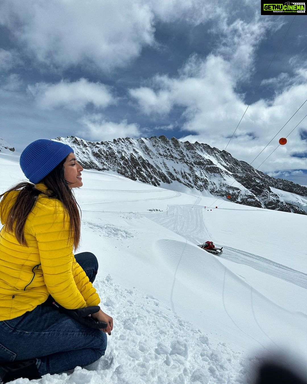 Reba Monica John Instagram - Had some special filmy moments in Switzerland 💕🥹 best time ever with the best tribe-Familia ✨ #europetravel #lifethroughthelens #swissmountains #breathtaking #wanderlust #jungfraujoch🇨🇭 Jungfrau - Switzerland