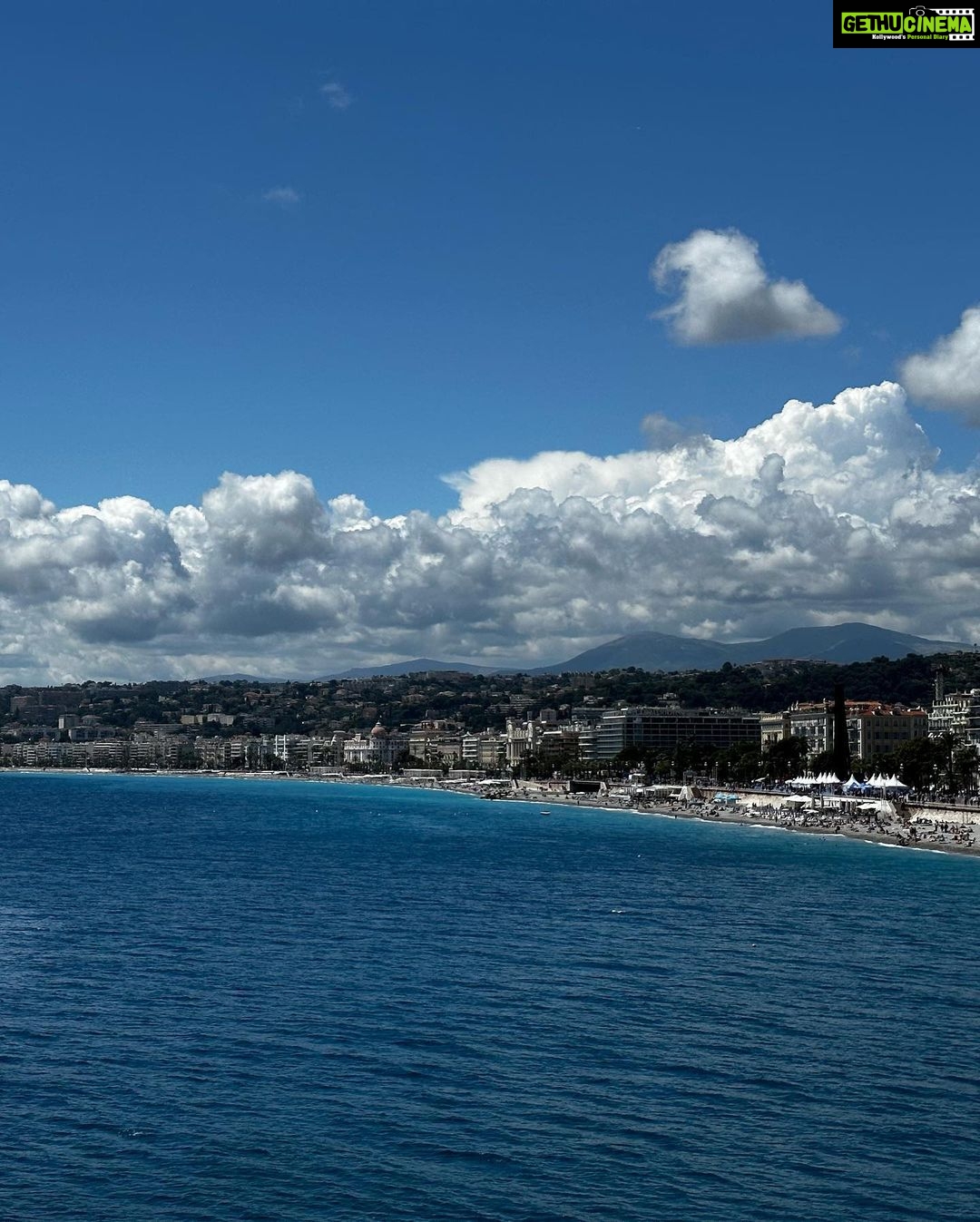 Reba Monica John Instagram - Oh what a NICEeee time in NICE đ In loveee with their breathtaking beaches and pretty streets filled with aesthetic cafĂ©s and stores! I mean, you see the color of the water? Itâs ten times more stunning in real. Truly in awe Canât wait to show you more âš Euro 23 #throughmyeyes #traveldiaries #europe #nice #france