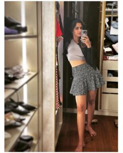 Reba Monica John Instagram - This is what living out of a suitcase looks like and it’s chaos, but I truly am grateful for all that I am capable of doing right now and I wouldn’t have it another way ✨ So take a moment , breatheee and believe the universe has great plans for you! Sending you all lots of good energy 🧿 #lovelaughlive #calminchaos #gratefulheart #blessed #lovinglife Home Home Sweet Home :)