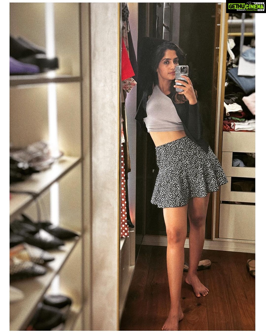 Reba Monica John Instagram - This is what living out of a suitcase looks like and it’s chaos, but I truly am grateful for all that I am capable of doing right now and I wouldn’t have it another way ✨ So take a moment , breatheee and believe the universe has great plans for you! Sending you all lots of good energy 🧿 #lovelaughlive #calminchaos #gratefulheart #blessed #lovinglife Home Home Sweet Home :)
