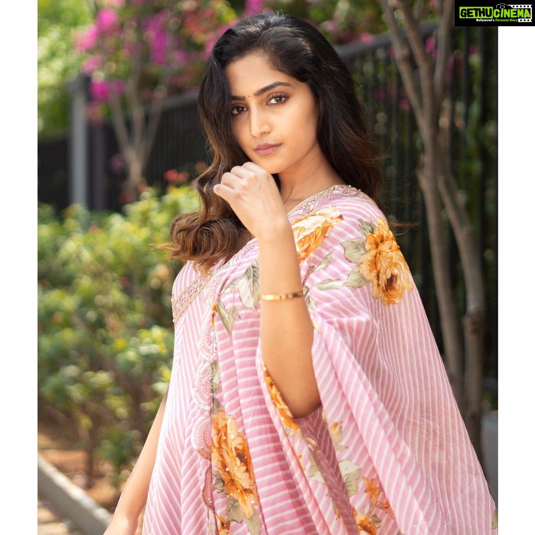 Reba Monica John Instagram - Bloom where you are planted 🌸✨ Wearing @drzya_ridhisuri summery prettiness for SAMAJAVARAGAMANA promotions! Releasing 18th May ✨ Hair @prakash_kasara P.C @shutterbugs.clicks #hyderabad #actorslife #newmovie #indianwear #feelingpretty #summercolors #samajavaragamana #dontmissit