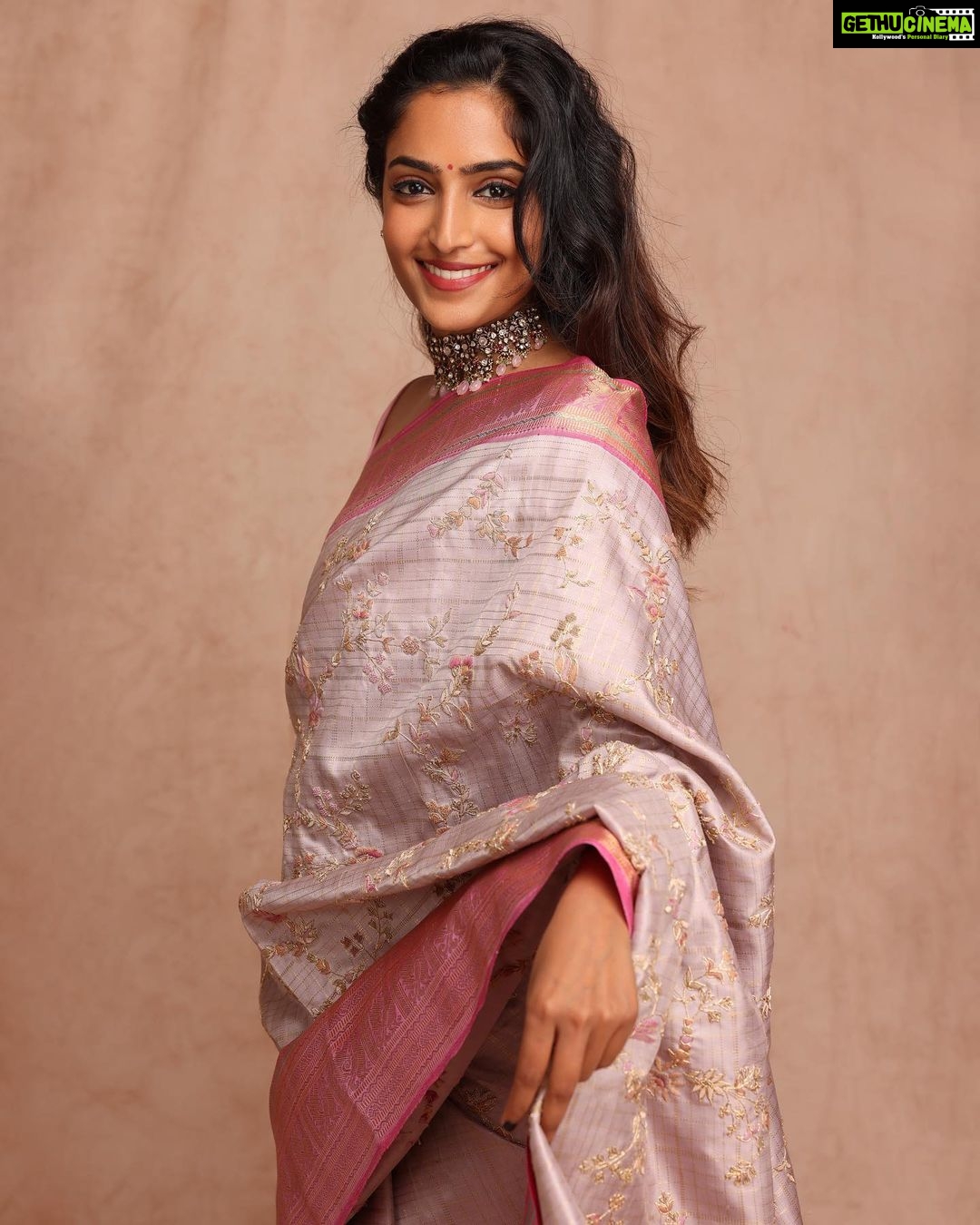 Reba Monica John Instagram - For the launch of @theantoraofficial wearing their creation ✨what a beautiful store and even more stunning pieces! Jewellery: @mangatrai36jubileehills Pic: @pranav.foto Styled by @officialanahita Hair: @prakash_kasara MakeUp: me, myself, I ✨ #traditionalwear #sareelove #banarasisaree #loveforindiantextiles #feelingpretty #hyderabaddiaries