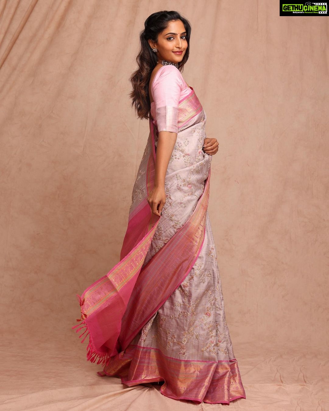 Reba Monica John Instagram - For the launch of @theantoraofficial wearing their creation ✨what a beautiful store and even more stunning pieces! Jewellery: @mangatrai36jubileehills Pic: @pranav.foto Styled by @officialanahita Hair: @prakash_kasara MakeUp: me, myself, I ✨ #traditionalwear #sareelove #banarasisaree #loveforindiantextiles #feelingpretty #hyderabaddiaries