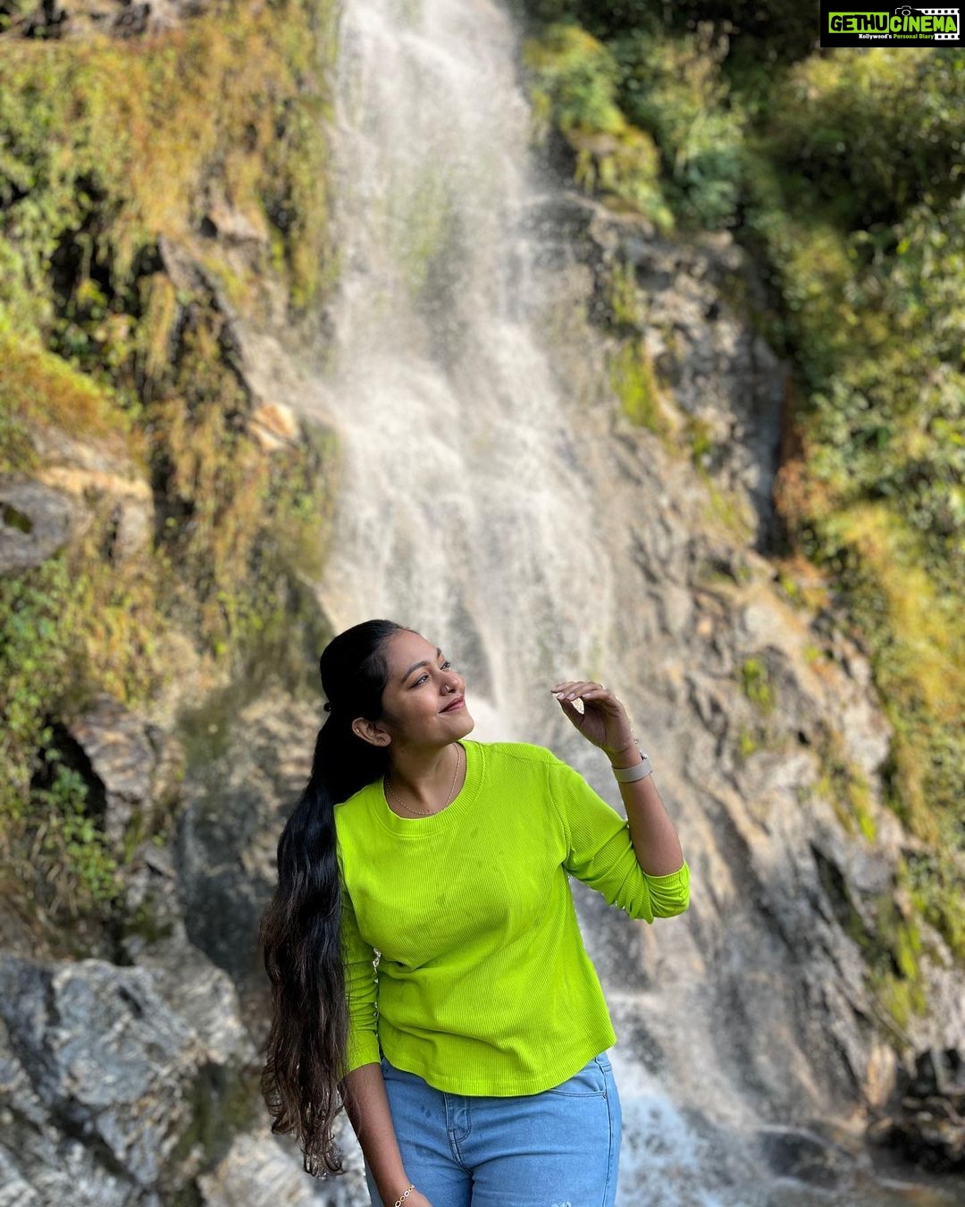 Rebecca Santhosh Instagram - Green dump 💚 . . Other side : @sreejithvijayanofficial . . #sikkimdiaries