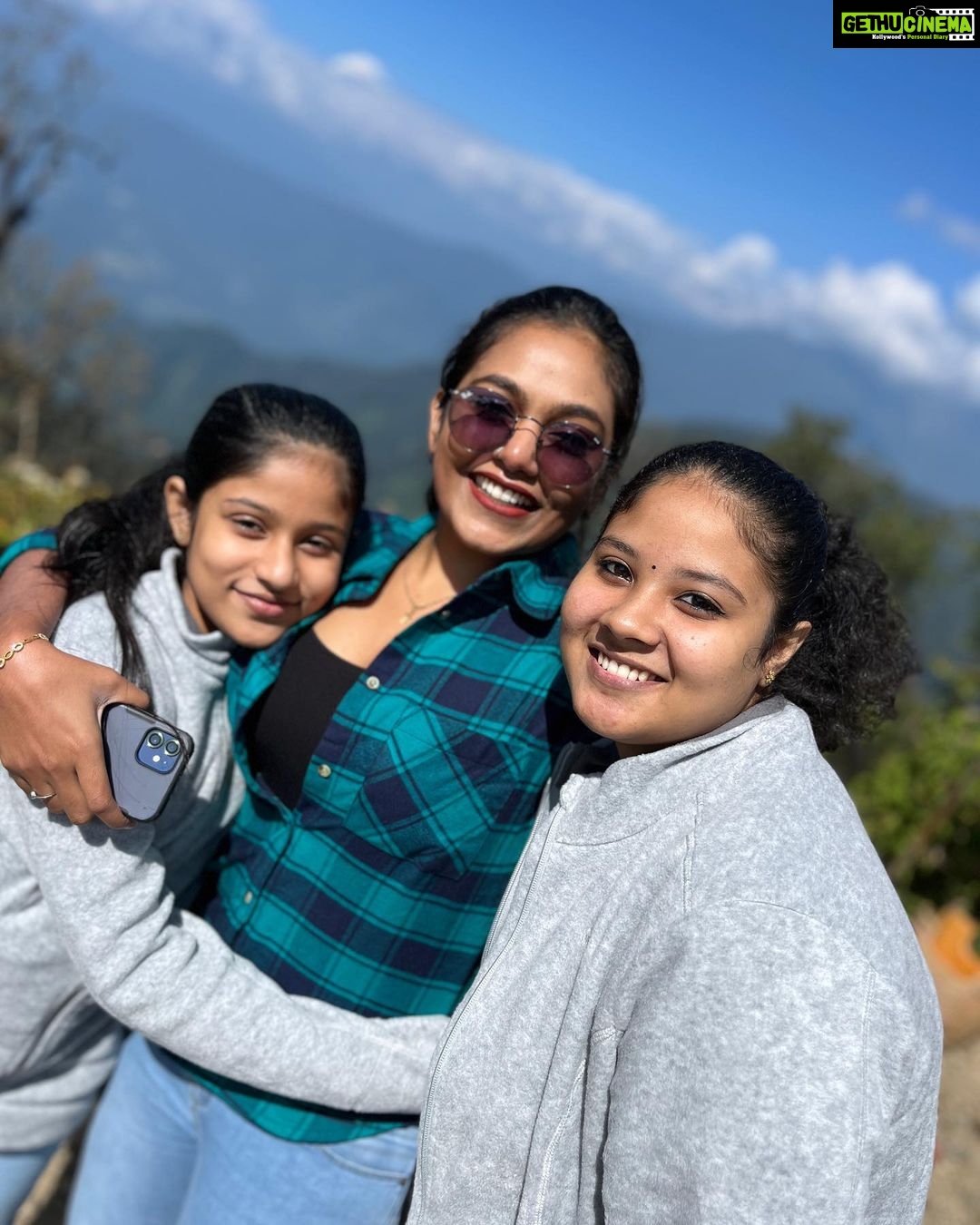 Rebecca Santhosh Instagram - Ice dump 🥶 Sikkim