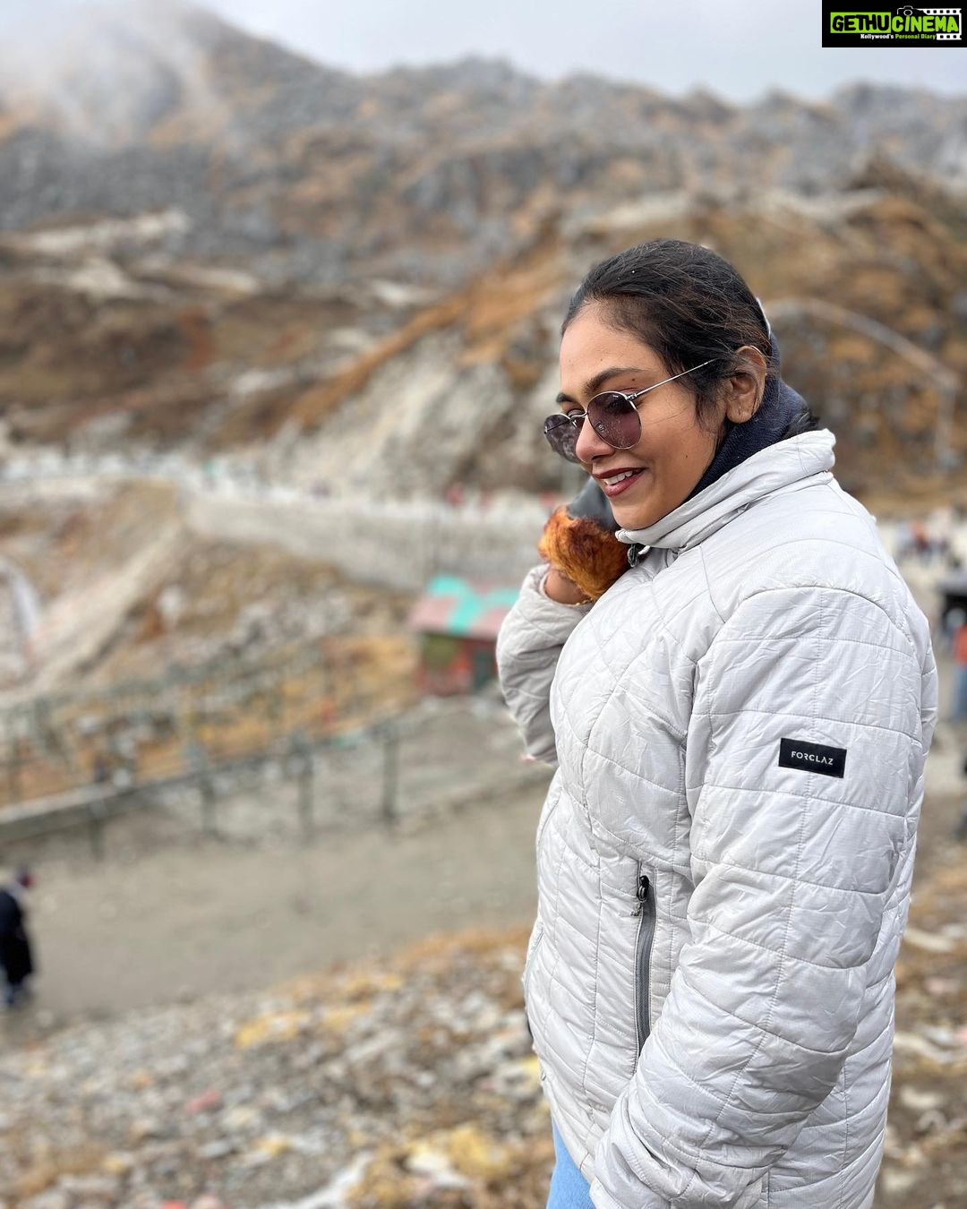 Rebecca Santhosh Instagram - Ice dump 🥶 Sikkim