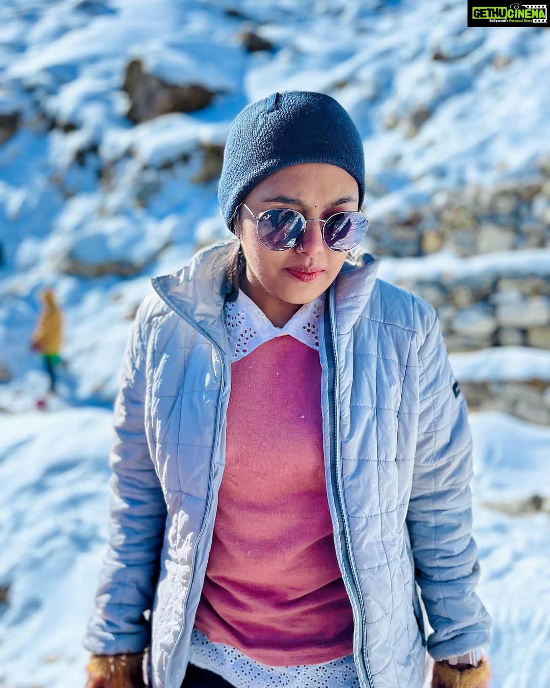 Rebecca Santhosh Instagram - ഐസ്….. ഐസ്………. നൈസ്🥶🥶🥶 Zero Point, Lachung