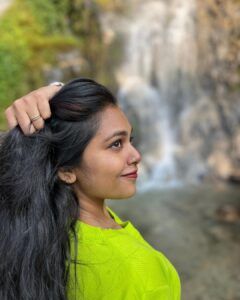 Rebecca Santhosh Instagram - Photo dump day 2 💚
.
.
@4846_santhosh 
.
.
Other side : @sreejithvijayanofficial