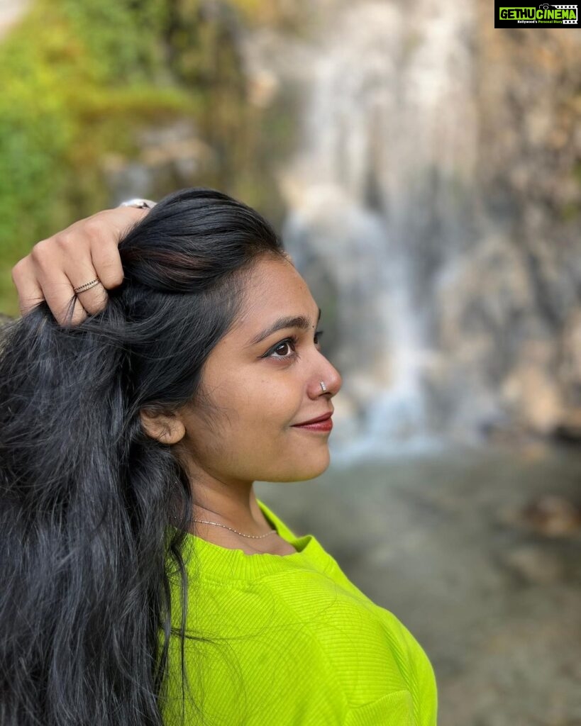 Rebecca Santhosh Instagram - Photo dump day 2 💚 . . @4846_santhosh . . Other side : @sreejithvijayanofficial Lachen, Sikkim