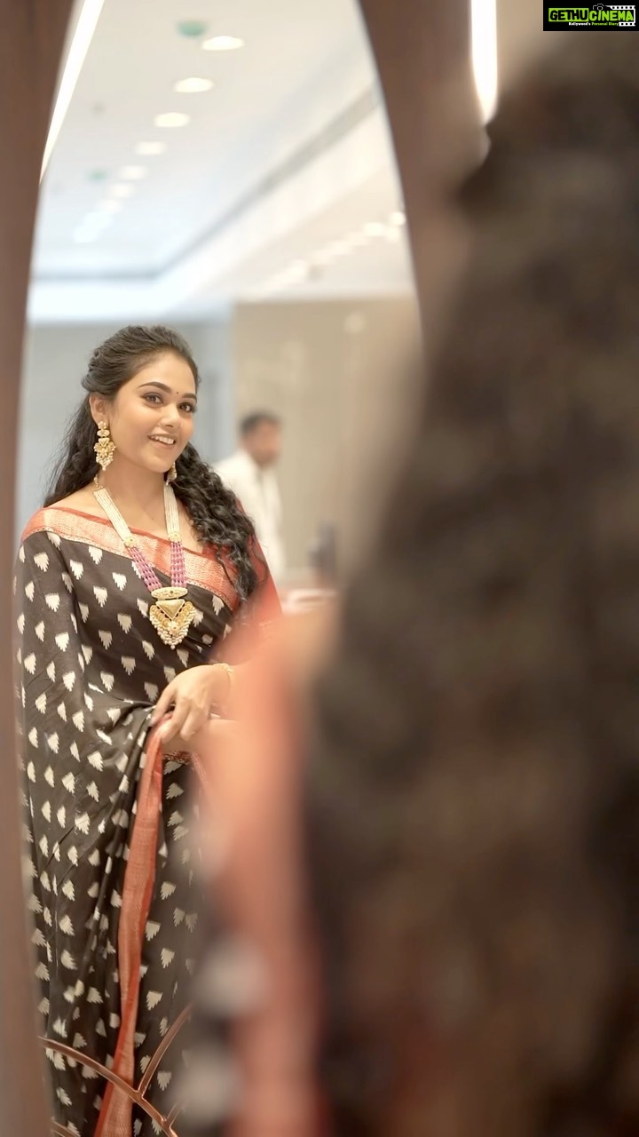 Rebecca Santhosh Instagram - It’s ok to be a little obsessed with jewellery 💕. Thank you @kalyanjewellers_official for having me at your exclusive soiree . . #KalyanJewellers #StyleReinvented #thrissur