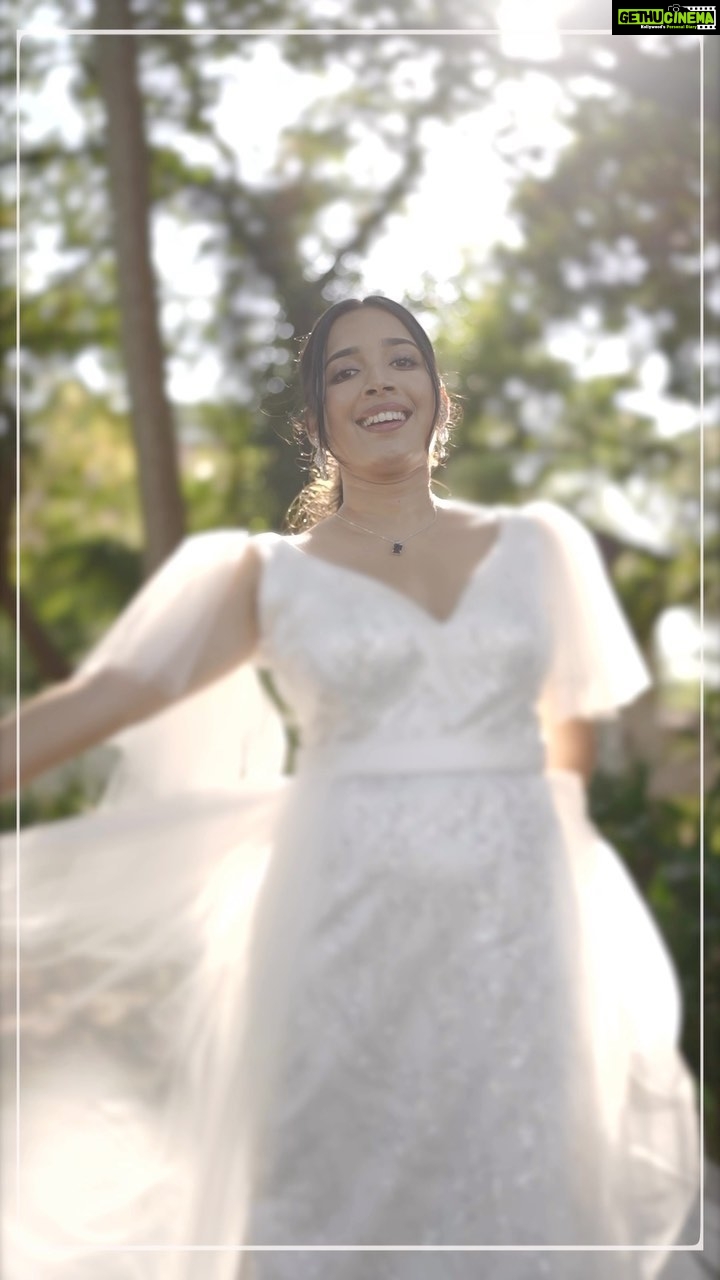 Rebecca Santhosh Instagram - βWhen a bride wears a wedding dress she should feel like never taking it off β Coming π @chamak_by_becca . . Bride : @ja.lix Gown π°π»ββοΈ: @chamak_by_becca MUH : @mishlak_ Camera : @akshaytomy Edit : @thadieditz . . #bridalwear #chamakbybecca #beccabridal #christiangown Bolgatty Palace & Island Resort