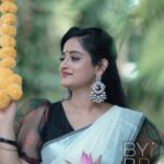Rebecca Santhosh Instagram – In a world full of trends , I want to remain a classic ✨

Costume- @bybbecca
Pc : @nithin_c_nandakumar 
Earrings : @jhanvi__collections
MUH : @shan_sha_ji
Designer : @_parvathy_praveen_