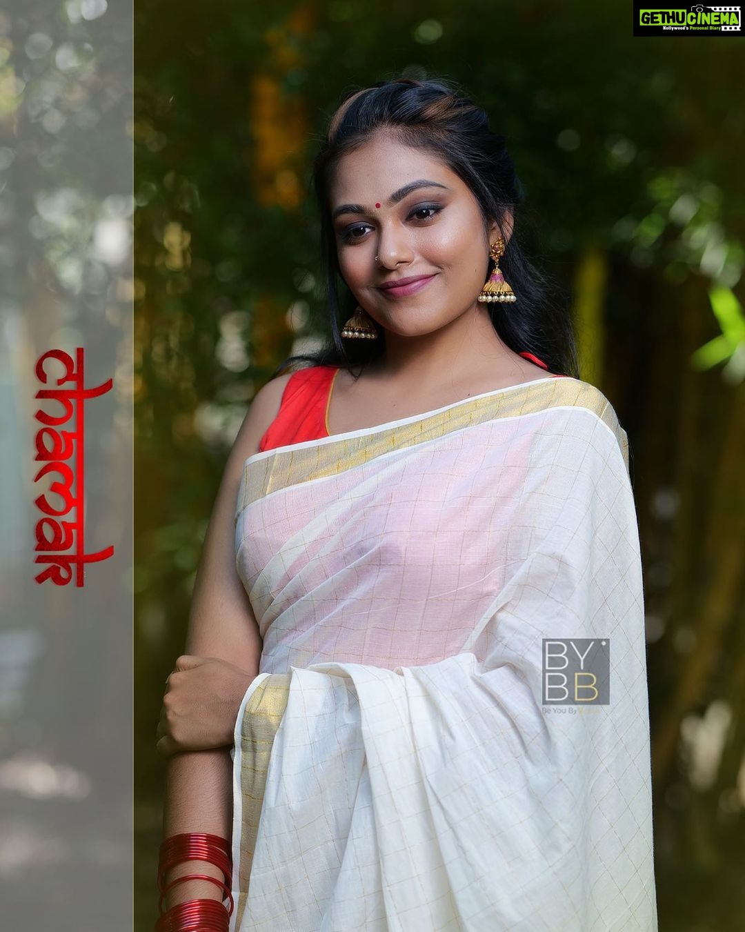 Rebecca Santhosh Instagram - "Simplicity is the ultimate sophistication" The wait is over!! We're launching our very first piece from our Onam collection, "Chamak". . Product code : SA01 @bybbecca DM for details . . . MUH @rajusha_make__over Earrings: @kajal_jewellery VC : @wedlock__stories Pc : @praveensreeprakash Location : @s_river_resorts
