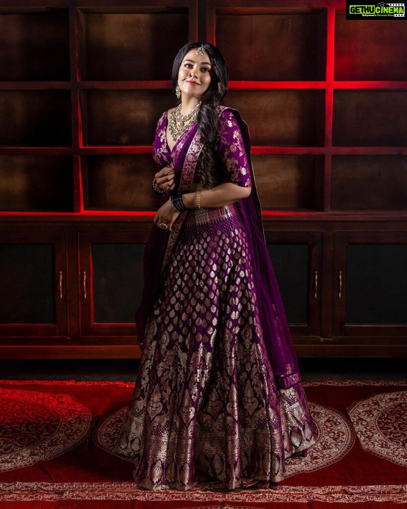 Rebecca Santhosh Instagram - A wedding dress is both an intimate and personal for a woman- it must reflect the personality and style of the bride . ✨ . . . Pure Banarasi lehanga. Dm @chamak_by_becca for more details . . . MUH :@blushingtone_by_veenavineeth Orenaments: @suhana_art_and_jewels Vc & pc : @jithuthampifm @travancoreads