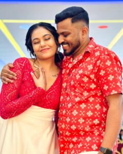 Rebecca Santhosh Instagram - Red velvet ❤️
.
.
.
#wifey #hubby