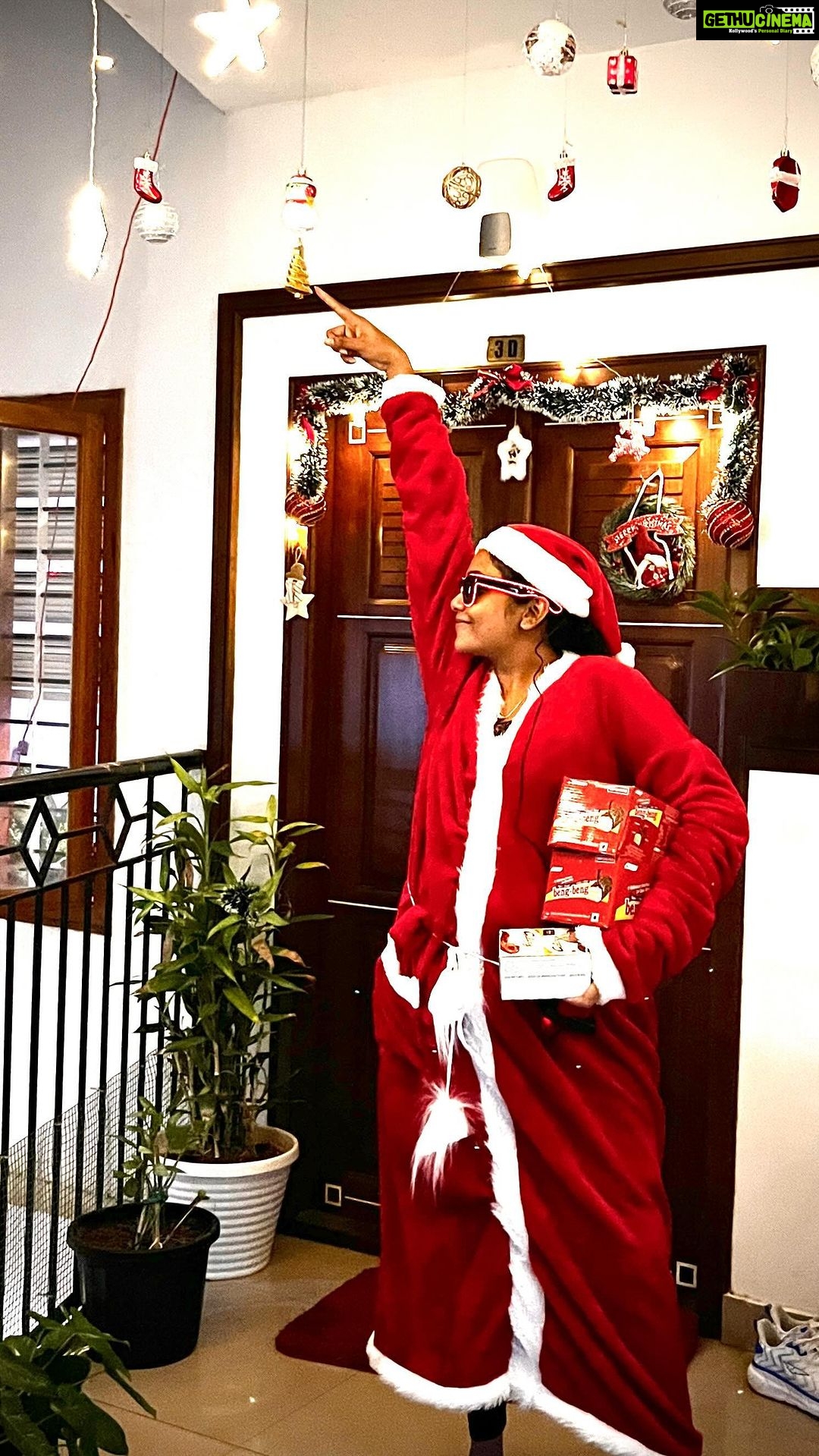 Rebecca Santhosh Instagram - Happy Christmas 🎄