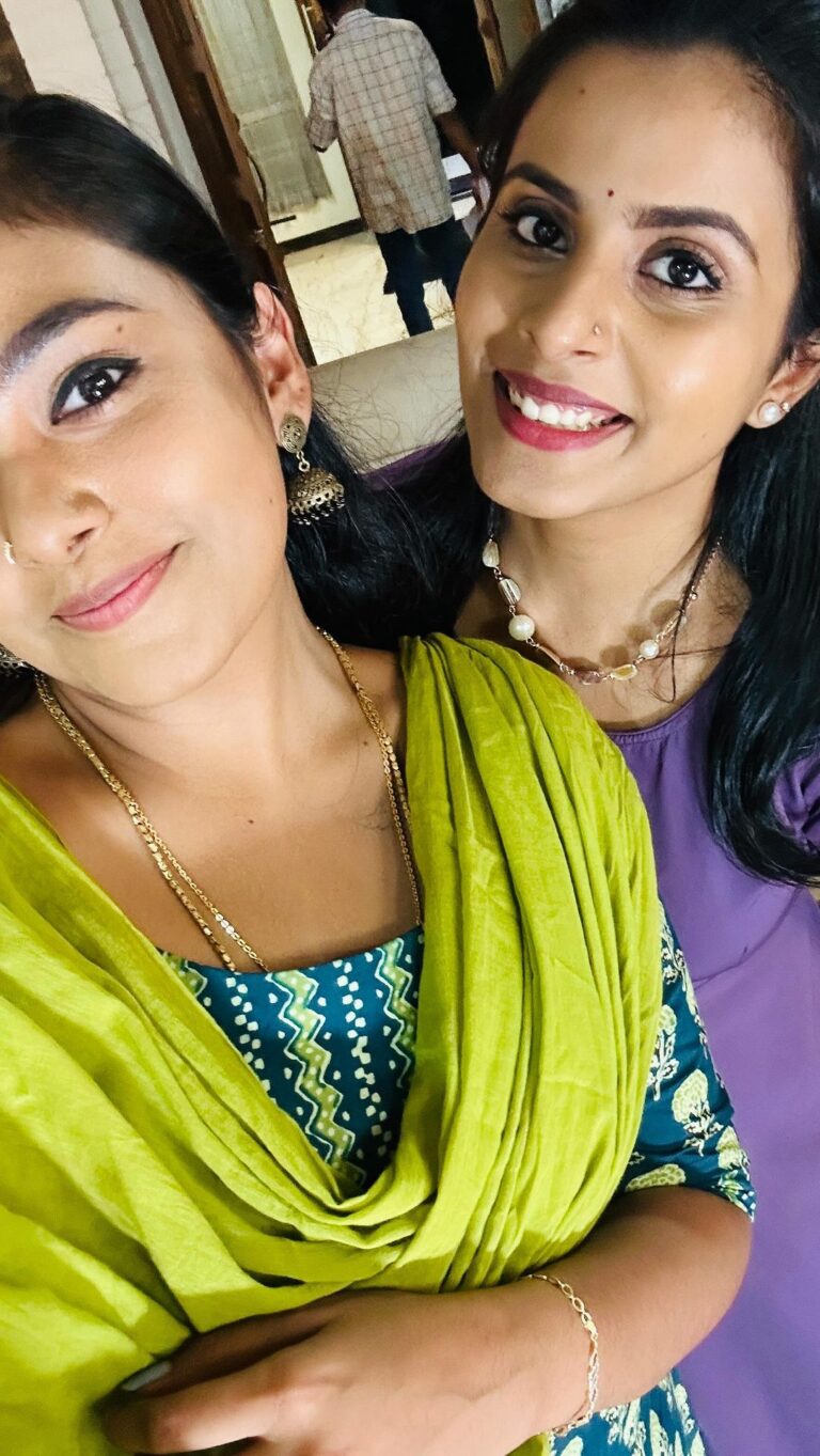 Rebecca Santhosh Instagram - Mention your കടിച്ചി chunk 🤪 . . . @gayathry__mayoora__official