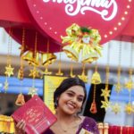 Rebecca Santhosh Instagram - Christmas is here and it’s the best time of the year. Lulu Mall is all set to welcome you this year⭐. Lulu Hypermarket is here with the season’s best offers. Not just that, shop the latest trends in fashion for Christmas and upgrade your gadgets at the best possible price drops at our stores. Do visit Santa’s favourite destination, the Santa Street🎅. Enjoy Christmas special treats from the stalls and a fantastic shopping experience at Lulu Mall, Kochi . @lulu_mall @luluconnectindia @lulufashionindia Kochi, India