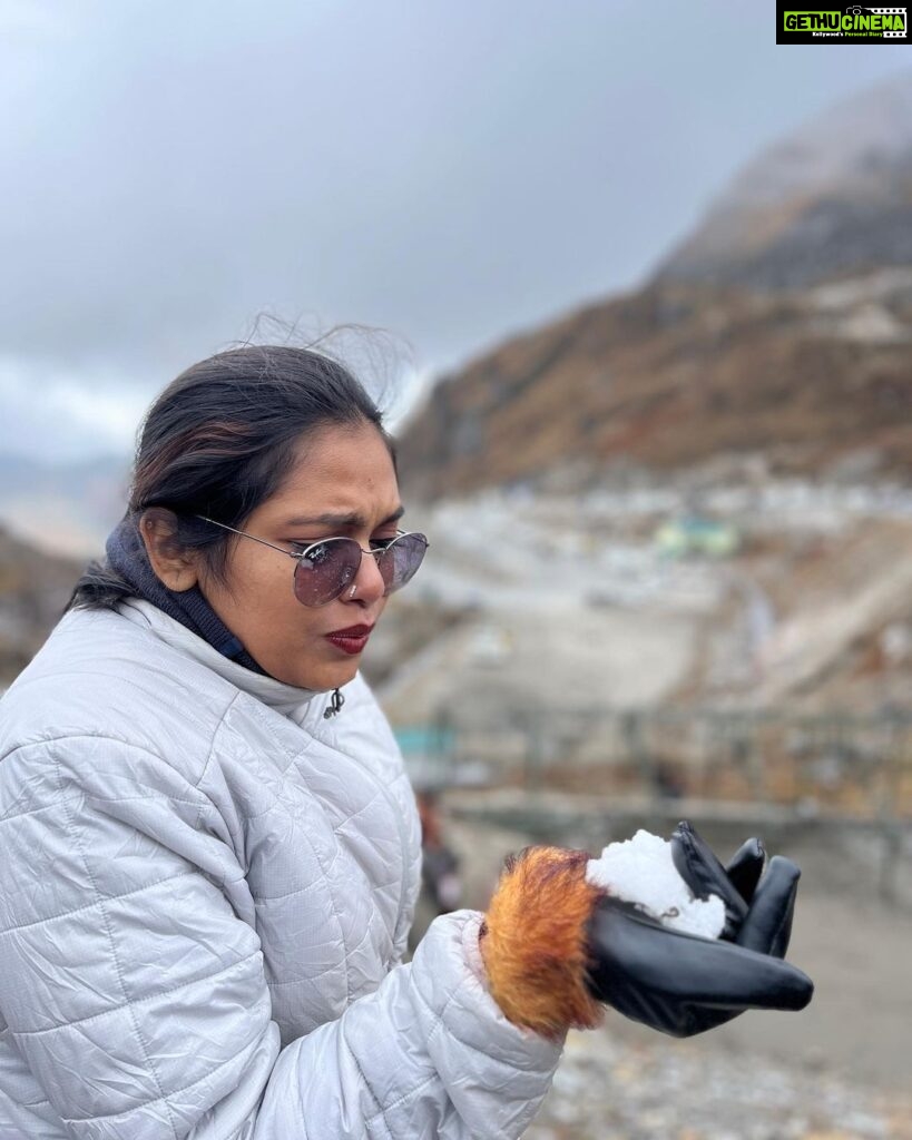 Rebecca Santhosh Instagram - Ice dump 🥶 Sikkim