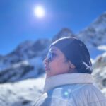 Rebecca Santhosh Instagram - Sikkim days ❤️ . . @sreejithvijayanofficial @sanjana.shailendra @4846_santhosh Kala Patthar, Thangu Sikkim
