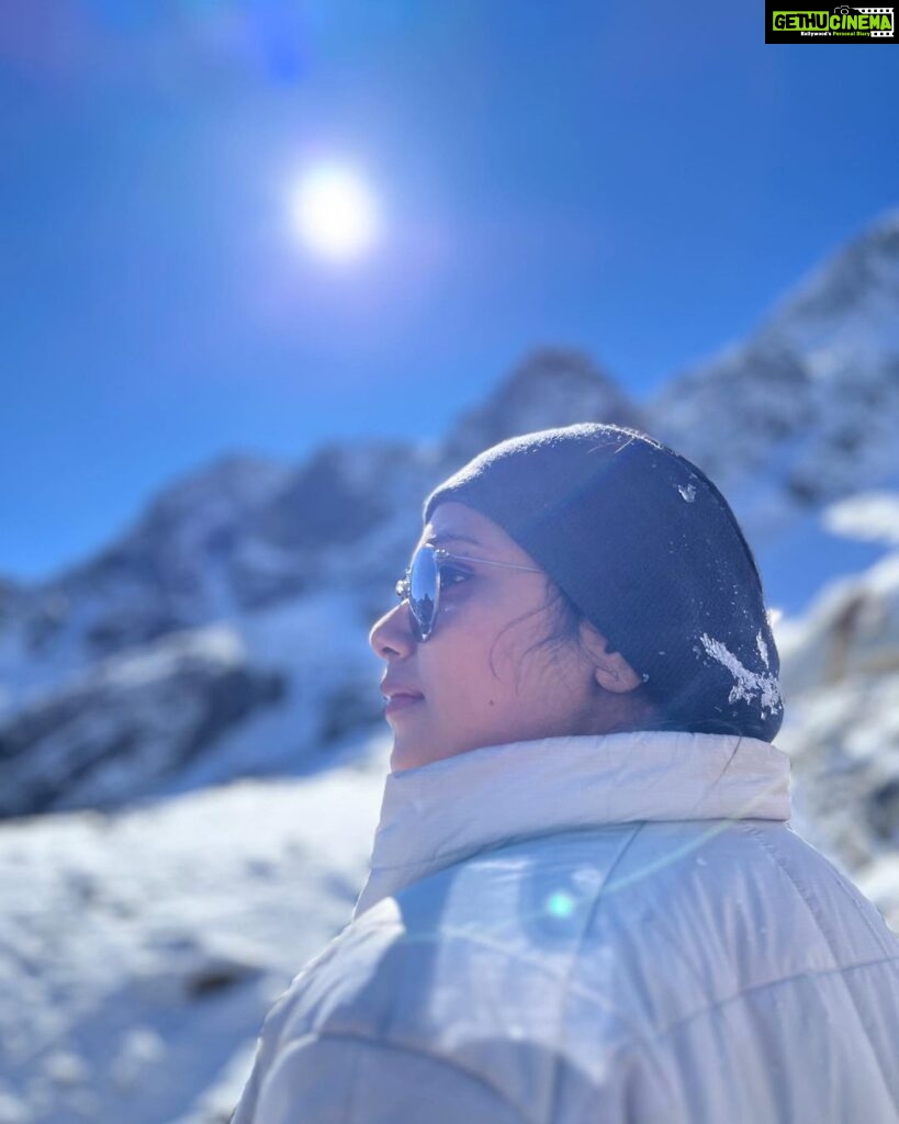 Rebecca Santhosh Instagram - Sikkim days ❤️ . . @sreejithvijayanofficial @sanjana.shailendra @4846_santhosh Kala Patthar, Thangu Sikkim