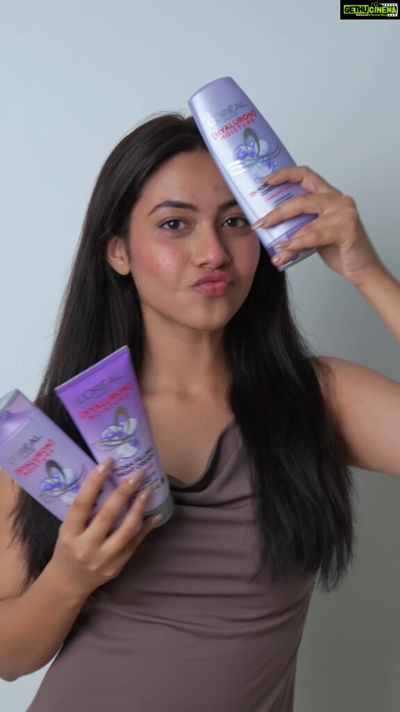 Reem Shaikh Instagram - #ad Found the perfect super ingredient for the ultimate hair hydration: Hyaluronic acid! 💜 The L’oreal Paris Hyaluron Moisture 72H moisture filling shampoo, 72H moisture sealing conditioner and hydra filling night cream keeps my hair fresh and nourished for upto 3 days! ✅ . @lorealparis @nykaafashion @mynykaa #LOrealParis #LOrealParisIndia #HydrateWithHyaluron #HyaluronMoisture