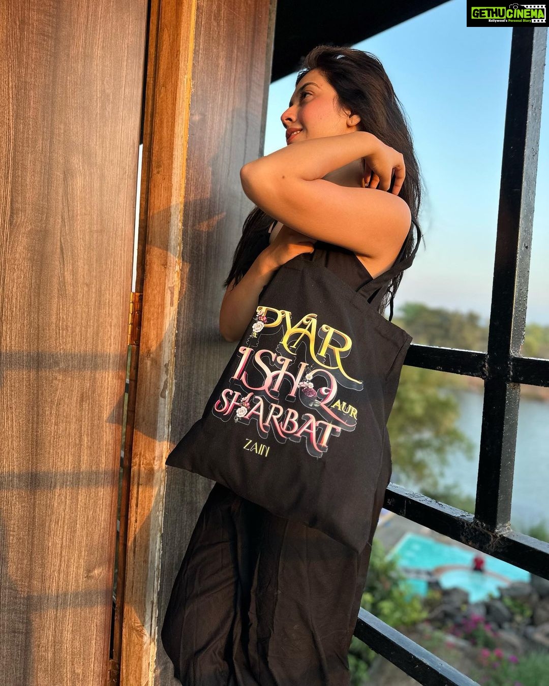 Reem Shaikh Instagram - "Say goodbye to plastic bags and hello to sustainable style with our reusable cloth tote bag! ππ @reem_sameer8 promoting sustainability with the ZA tote bag. "Made from 100% organic cotton, our tote bag is not only good for the environment, but also for your style! Use it for groceries, shopping, or just as a cute accessory. π #sustainablefashion #reuse #reducewaste"ππ #sustainability #ecofriendly #totebag" SHOP NOW : @za.byzain