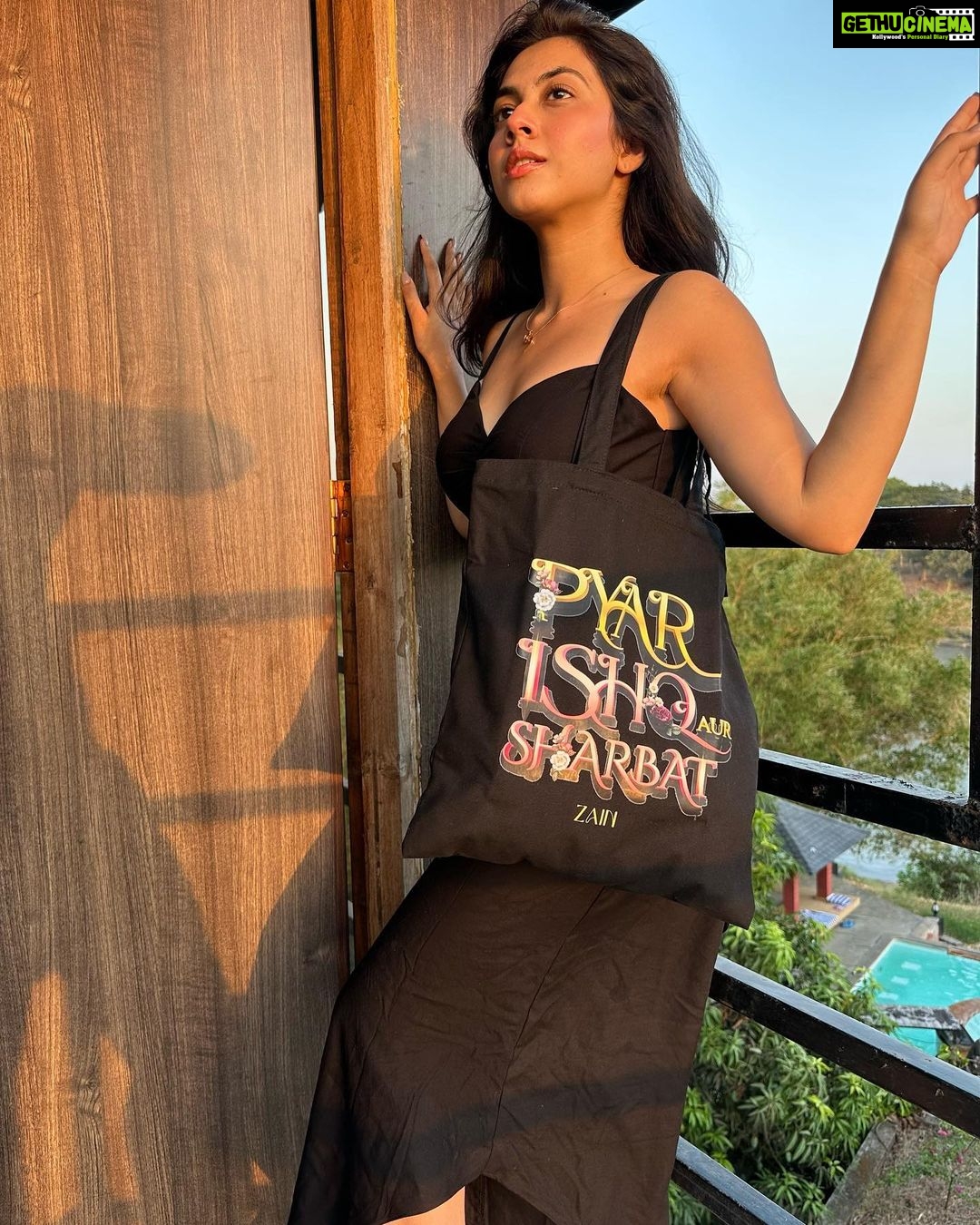 Reem Shaikh Instagram - "Say goodbye to plastic bags and hello to sustainable style with our reusable cloth tote bag! ππ @reem_sameer8 promoting sustainability with the ZA tote bag. "Made from 100% organic cotton, our tote bag is not only good for the environment, but also for your style! Use it for groceries, shopping, or just as a cute accessory. π #sustainablefashion #reuse #reducewaste"ππ #sustainability #ecofriendly #totebag" SHOP NOW : @za.byzain