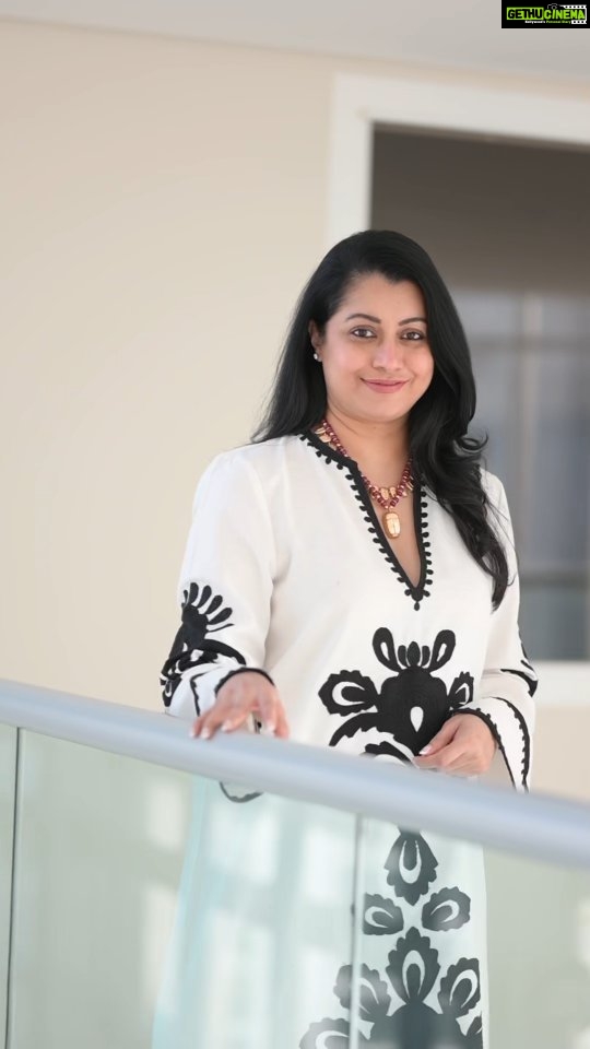 Reenu Mathews Instagram - Summer looks : Black & white Kaftan dress @zara Shoes @perniaspopupshop 📸 @vibethinks . . #summeroutfits #breezykaftans #zarawoman #lifeindubai Emirate of Dubai