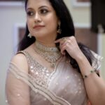 Reenu Mathews Instagram – You never really know a Woman until you have seen her Jewelry 😊👸

@vibethinks
@zoharashereenmakeup_academy
.
.
#jewelleryshoot 
#tanishquae 
#classicjewelry 
#lifestyleblogdubai Emirate of Dubai