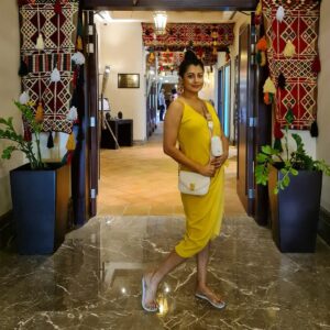 Reenu Mathews Instagram - Make them Stop & Stare😉
.
.
#selfmusings 
#yellowlove
#lifeindubai 
#lifestyleblog